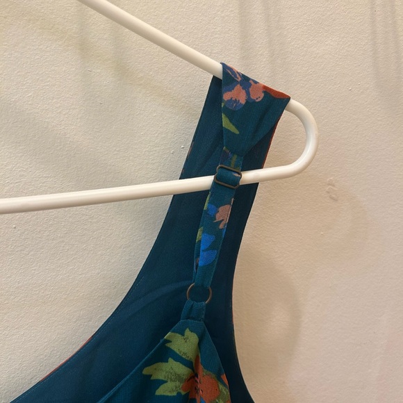 CAbi Floral Top - Picture 2 of 7